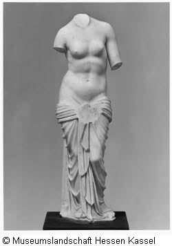 Aphrodite Typ Halbbekleidete Pudica Bild1