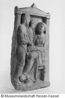 Grabrelief für  Aristodika, Akesidamos und Sotadas  Bild2